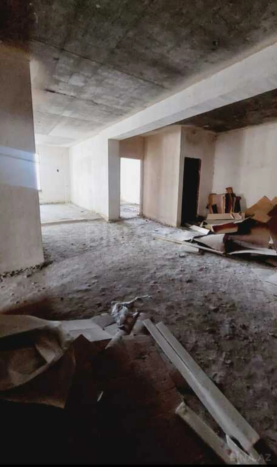 Satılır 4 otaqlı mənzil 199 m²