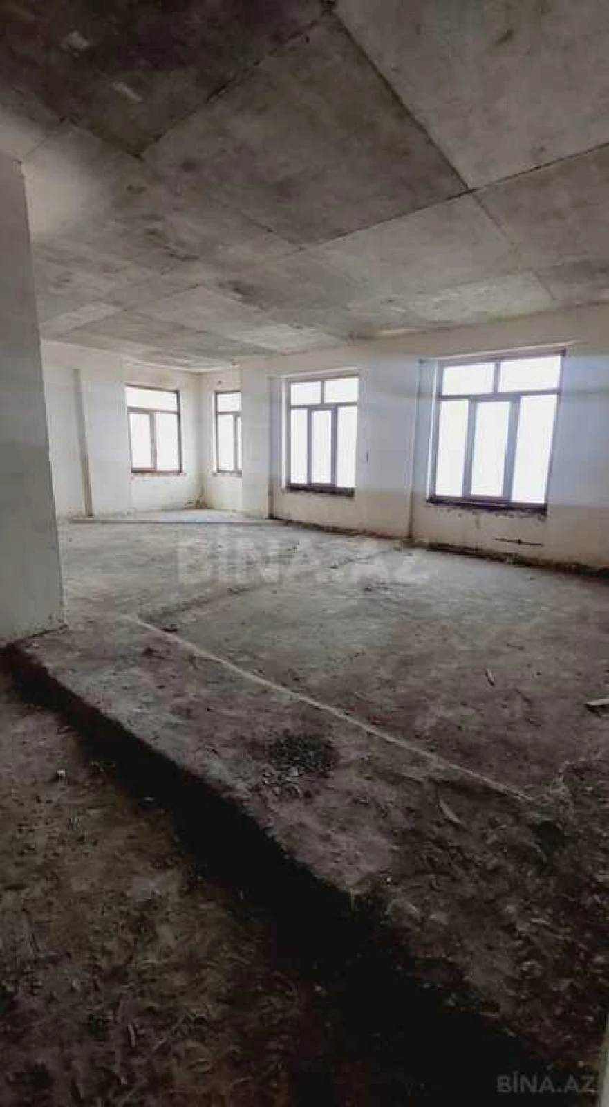Satılır 4 otaqlı mənzil 199 m²