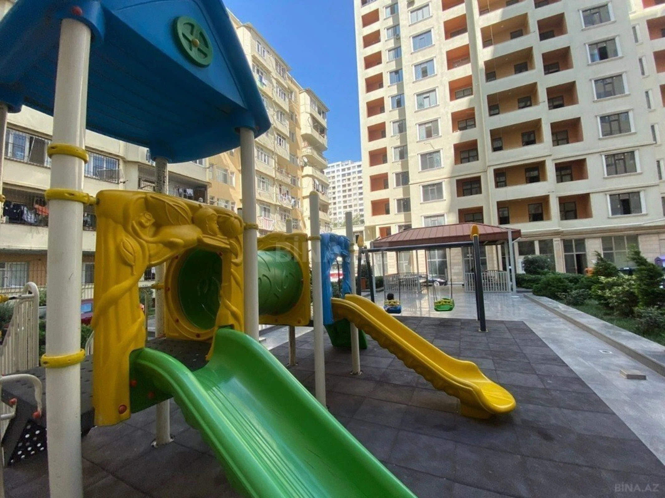 Satılır 4 otaqlı mənzil 199 m²