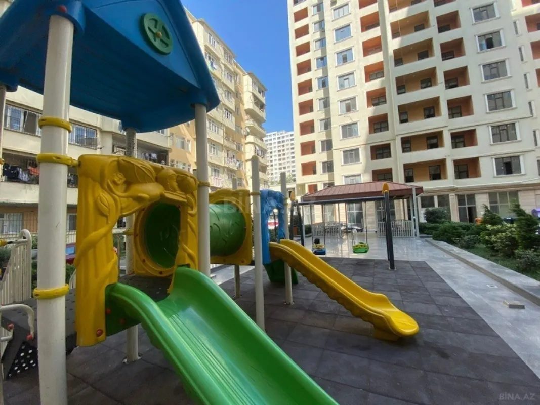 Satılır 4 otaqlı mənzil 199 m²