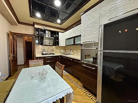 Kirayə verilir 4 otaqlı mənzil 140 m²