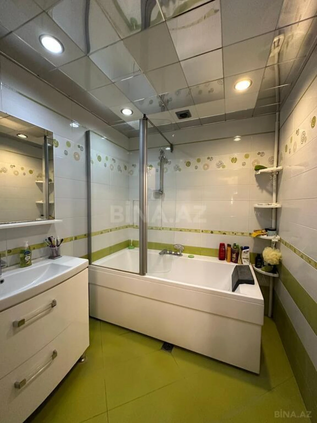 Kirayə verilir 4 otaqlı mənzil 140 m²