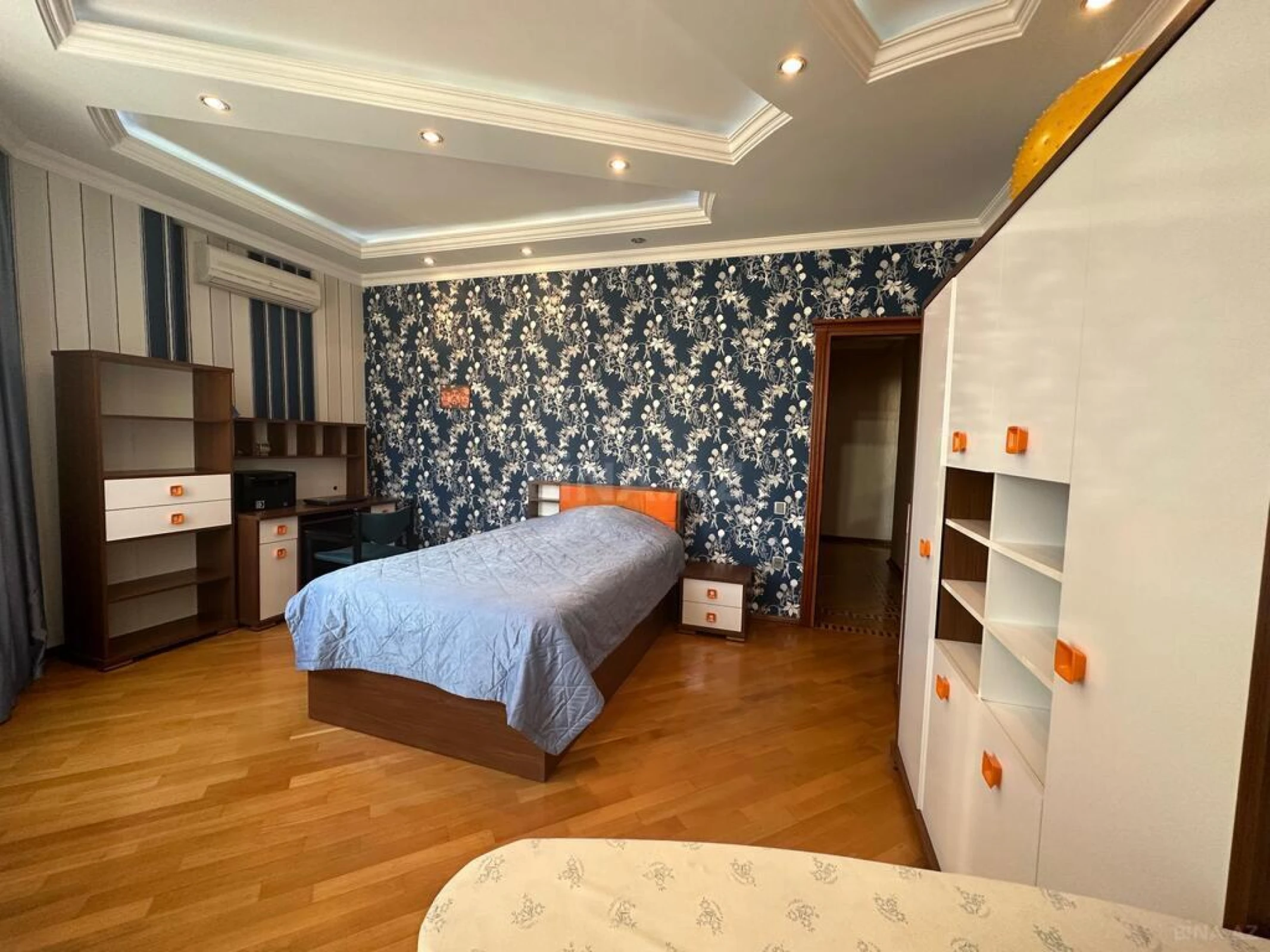 Kirayə verilir 4 otaqlı mənzil 140 m²