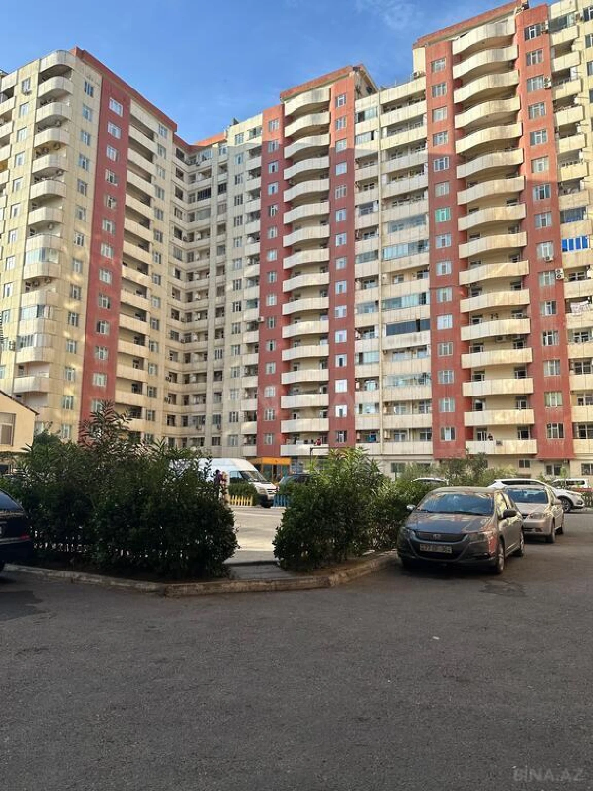 Kirayə verilir 4 otaqlı mənzil 140 m²