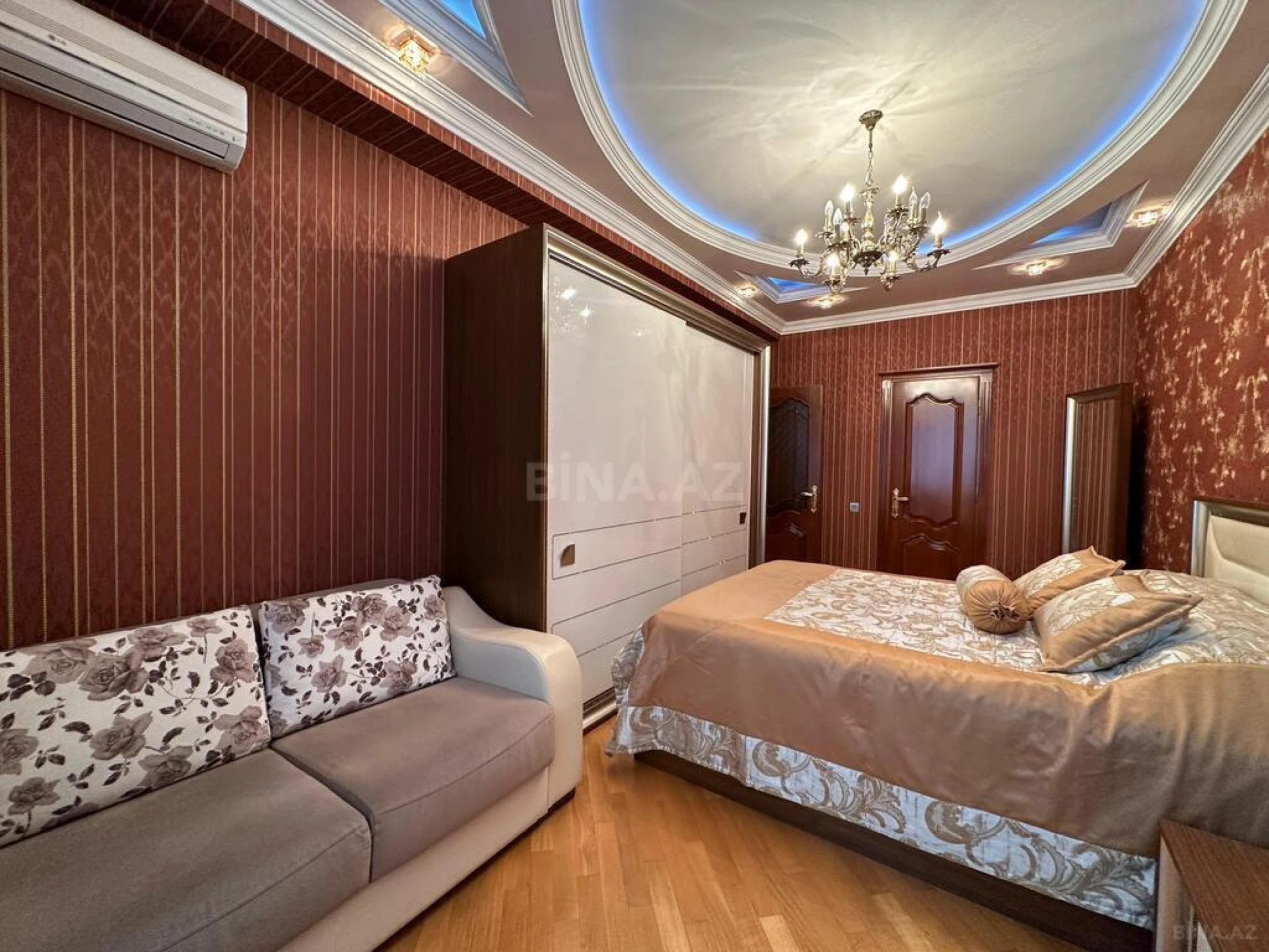 Kirayə verilir 4 otaqlı mənzil 140 m²