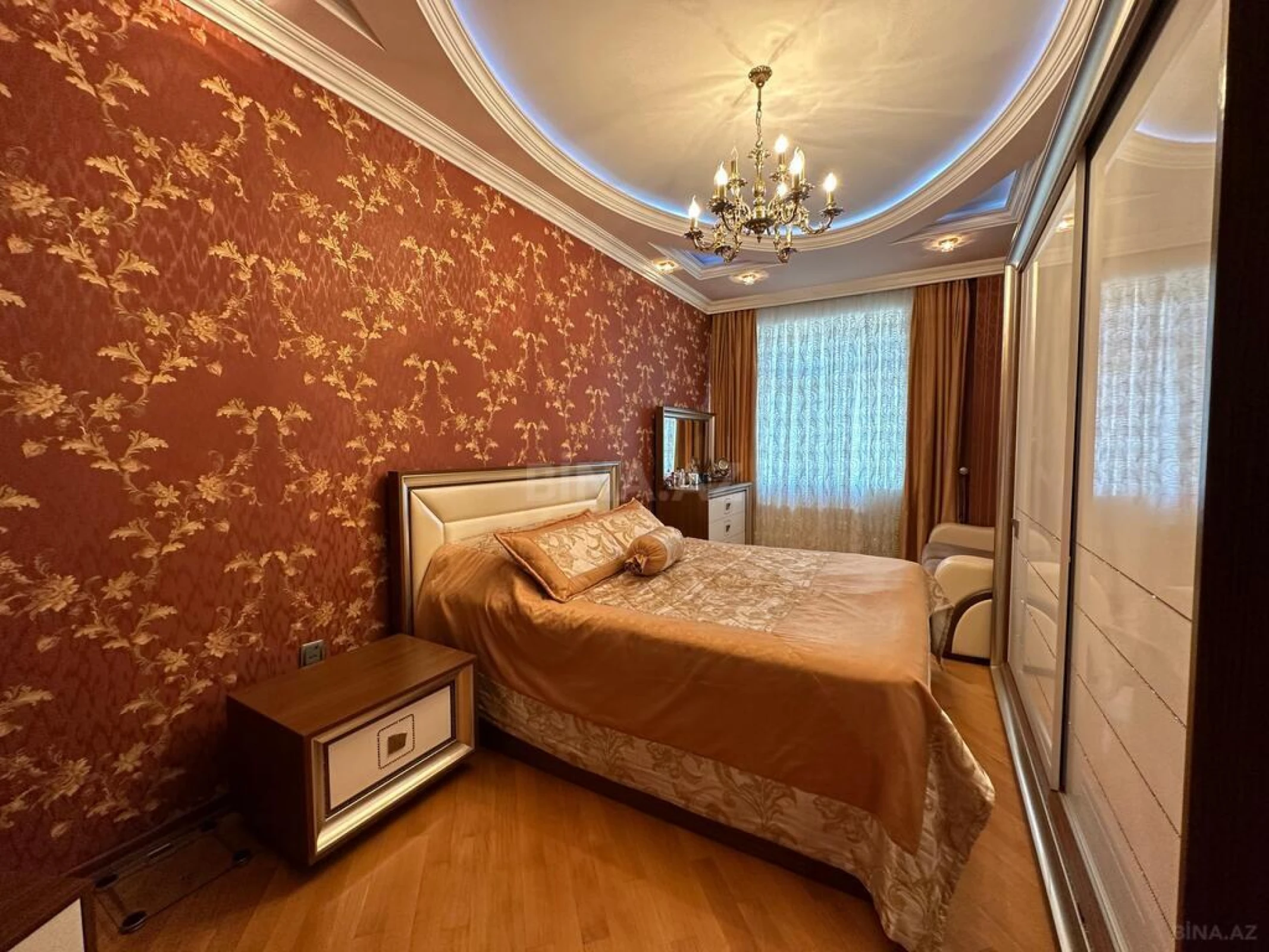 Kirayə verilir 4 otaqlı mənzil 140 m²