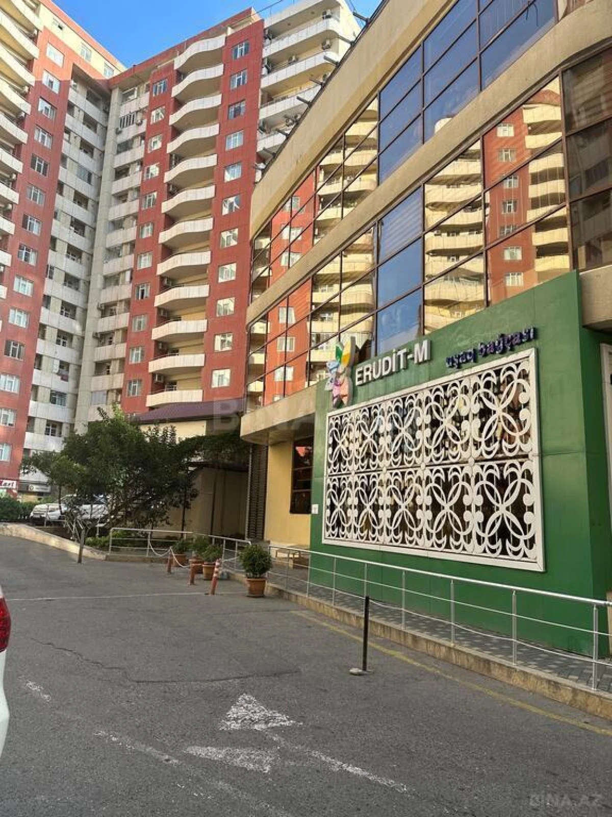 Kirayə verilir 4 otaqlı mənzil 140 m²