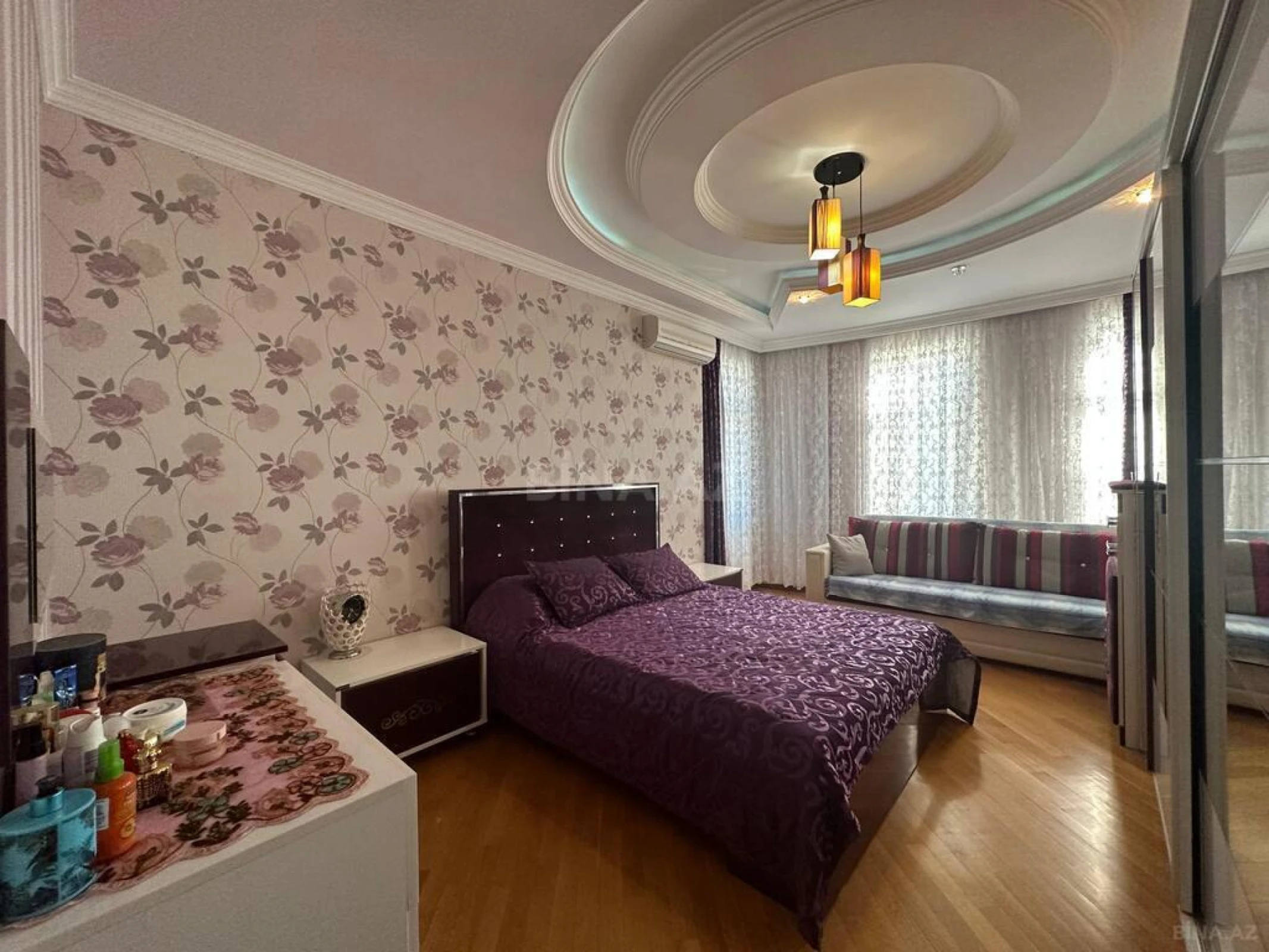 Kirayə verilir 4 otaqlı mənzil 140 m²
