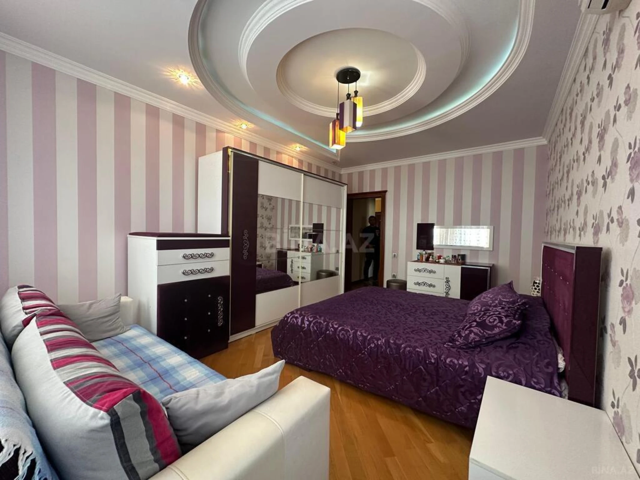 Kirayə verilir 4 otaqlı mənzil 140 m²