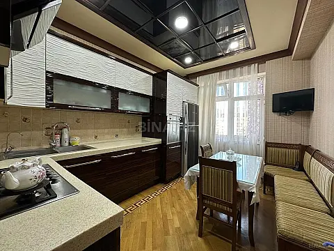 Kirayə verilir 4 otaqlı mənzil 140 m²