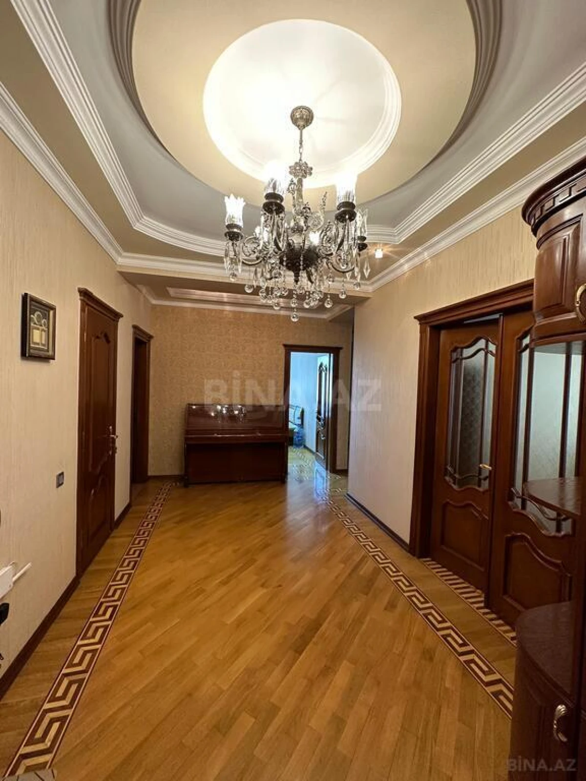 Kirayə verilir 4 otaqlı mənzil 140 m²