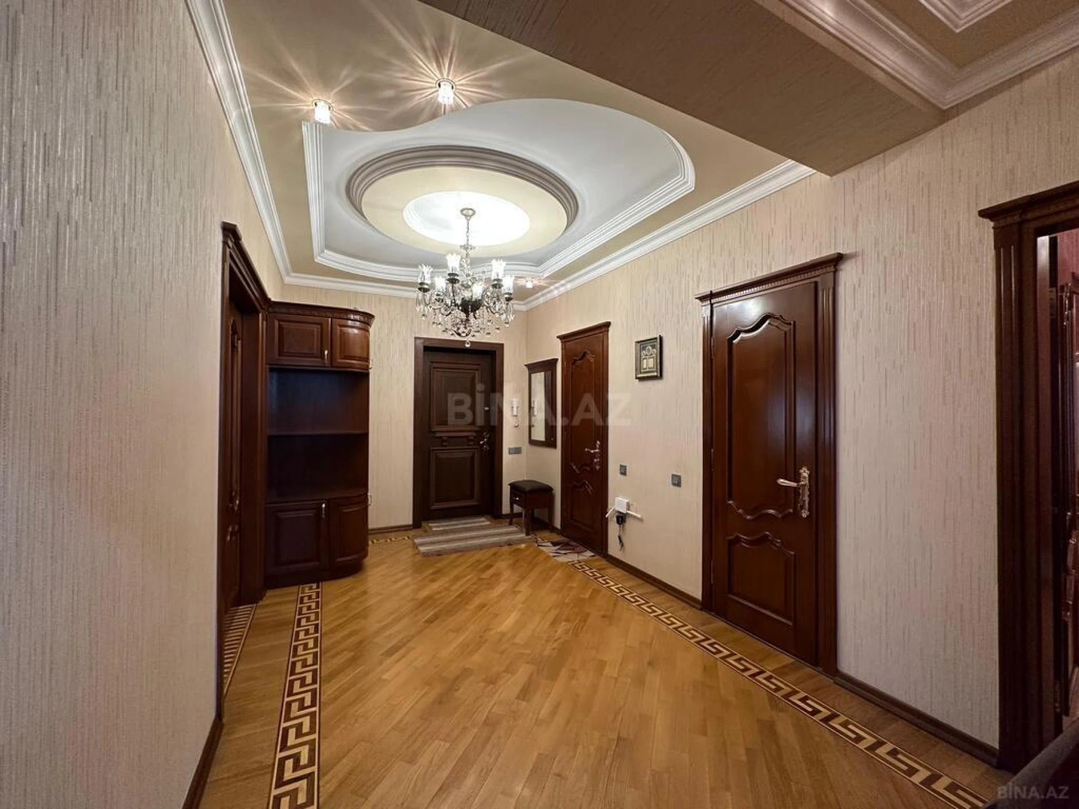 Kirayə verilir 4 otaqlı mənzil 140 m²