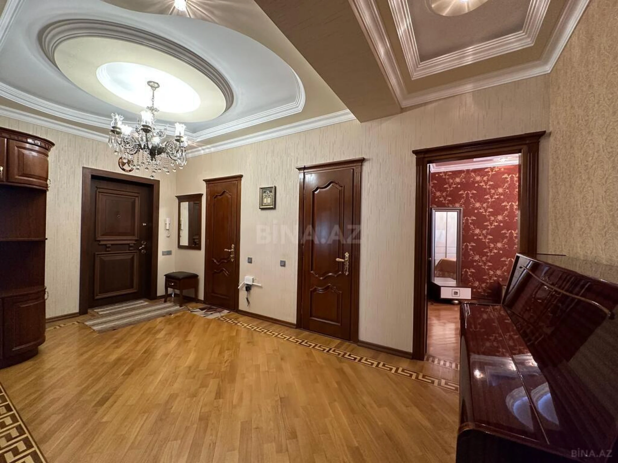 Kirayə verilir 4 otaqlı mənzil 140 m²
