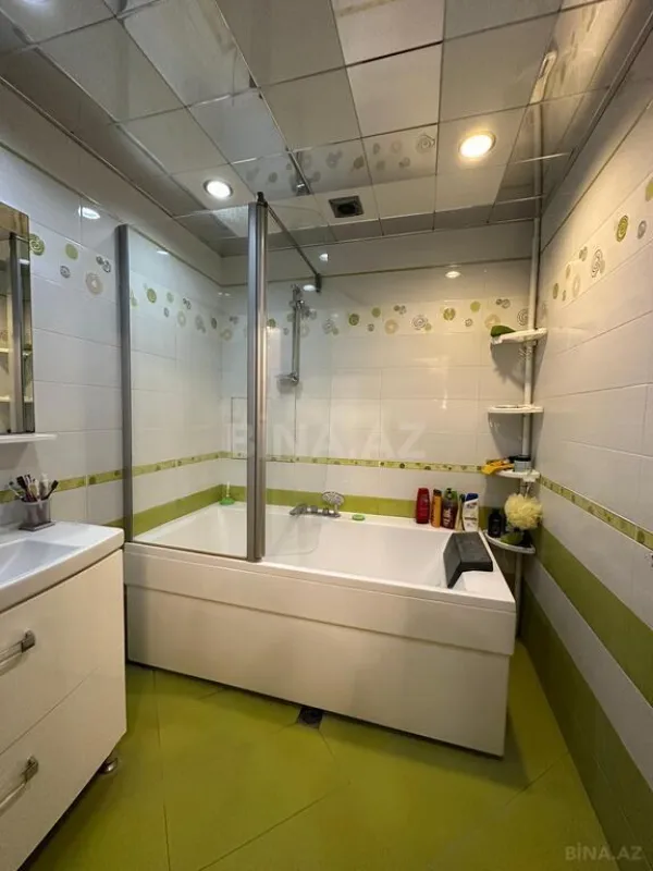 Kirayə verilir 4 otaqlı mənzil 140 m²