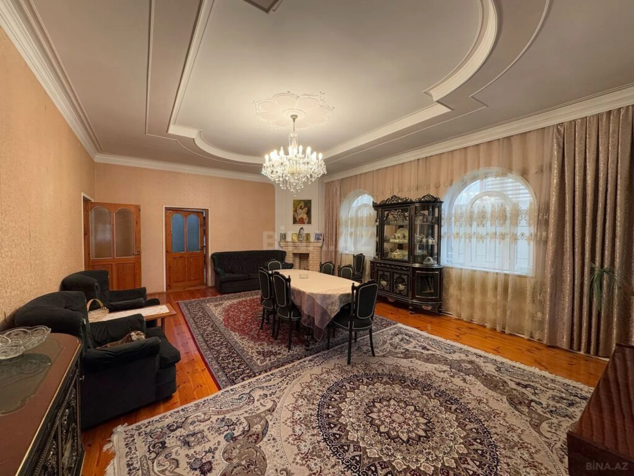 Satılır 6 otaqlı həyət evi 580 m²