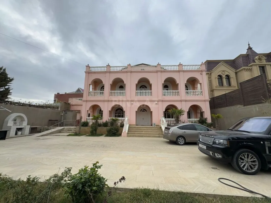 Satılır 6 otaqlı həyət evi 580 m²