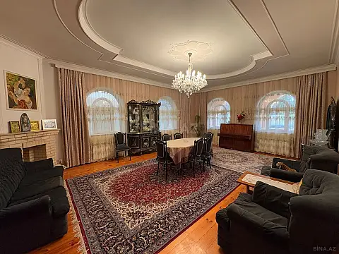 Satılır 6 otaqlı həyət evi 580 m²