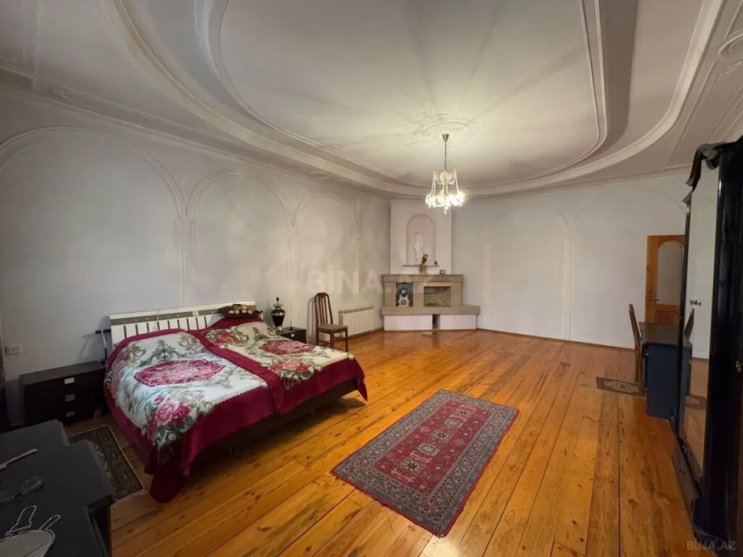 Satılır 6 otaqlı həyət evi 580 m²