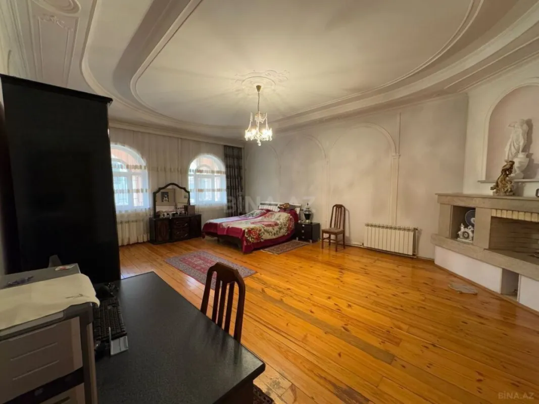 Satılır 6 otaqlı həyət evi 580 m²