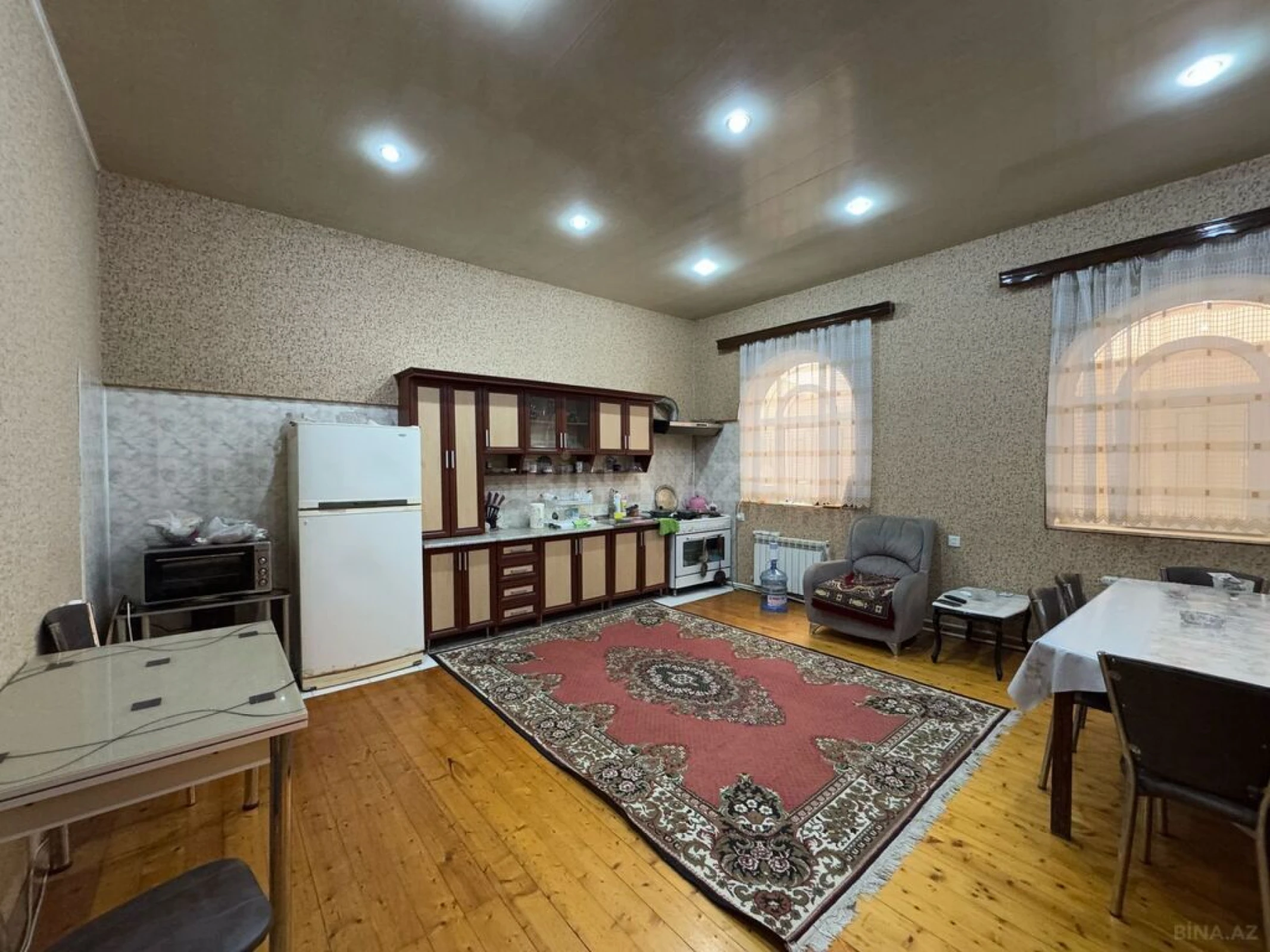 Satılır 6 otaqlı həyət evi 580 m²
