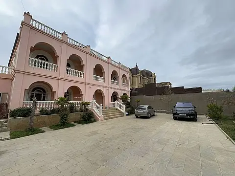 Satılır 6 otaqlı həyət evi 580 m²