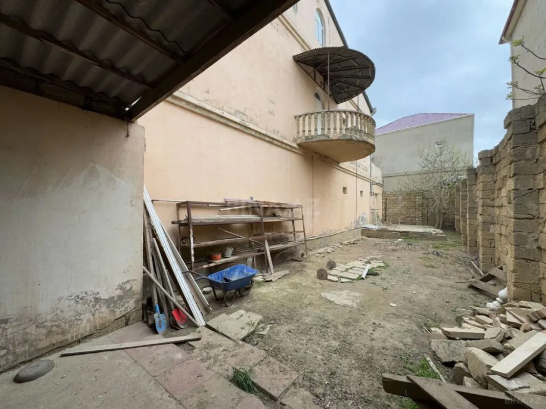 Satılır 6 otaqlı həyət evi 580 m²