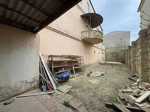 Satılır 6 otaqlı həyət evi 580 m²