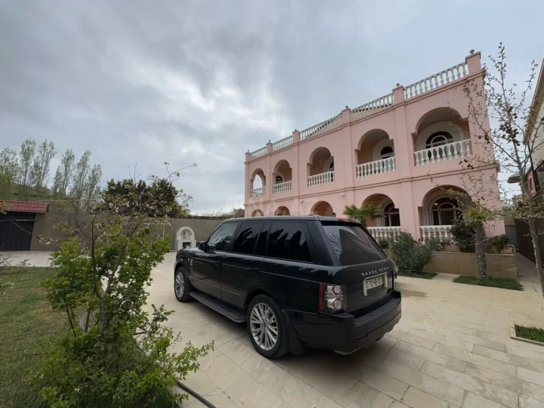 Satılır 6 otaqlı həyət evi 580 m²
