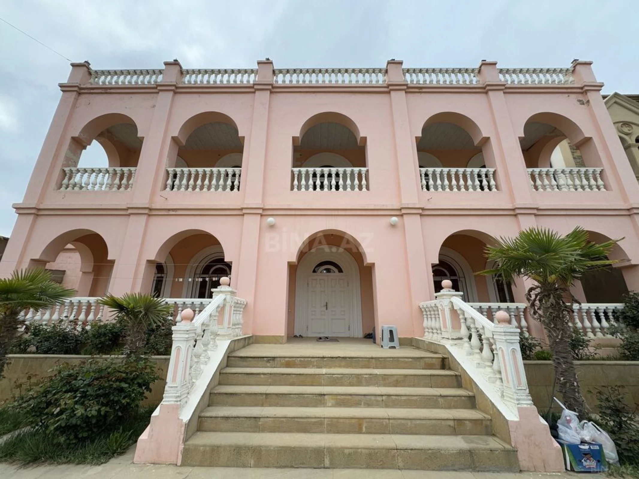 Satılır 6 otaqlı həyət evi 580 m²