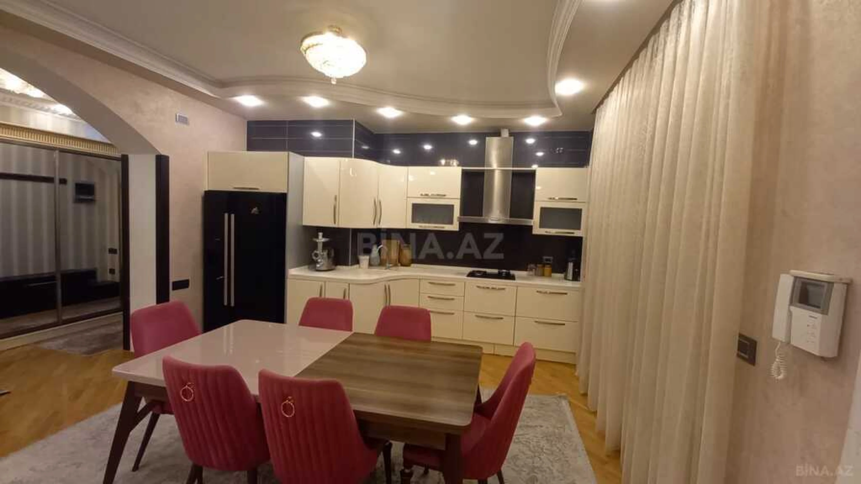 Satılır 3 otaqlı mənzil 115 m²