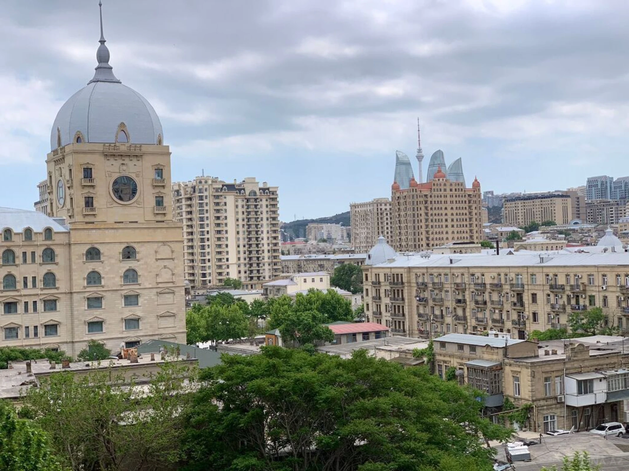 Satılır 3 otaqlı mənzil 115 m²