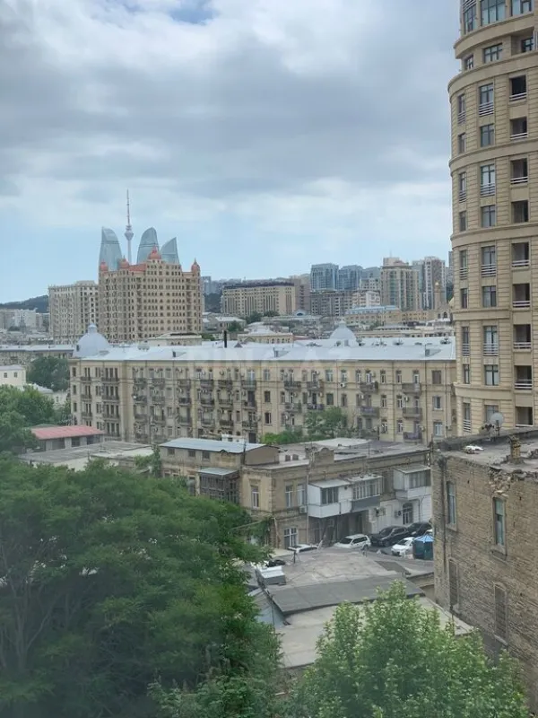 Satılır 3 otaqlı mənzil 115 m²