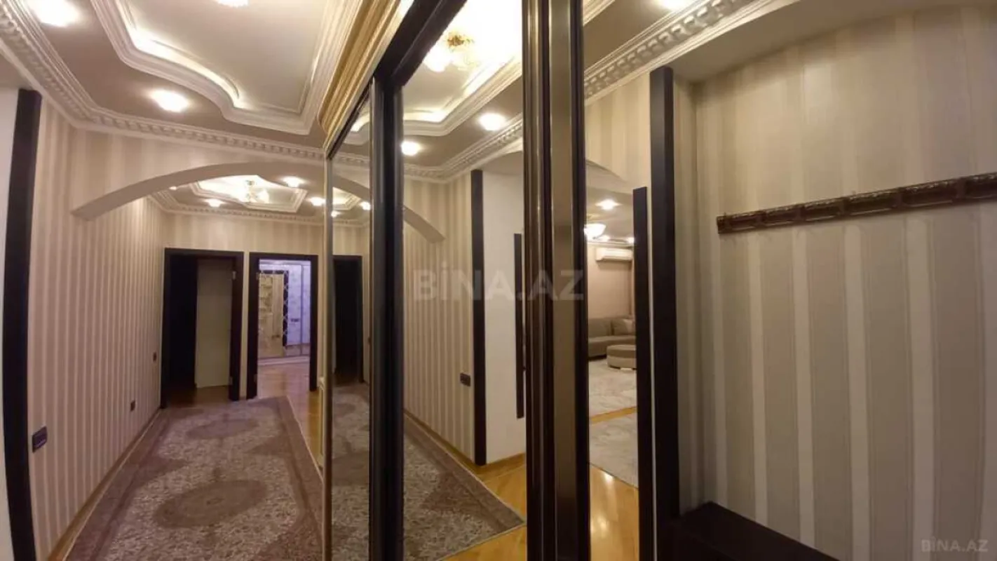 Satılır 3 otaqlı mənzil 115 m²