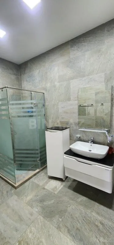 Kirayə verilir 5 otaqlı həyət evi 380 m²