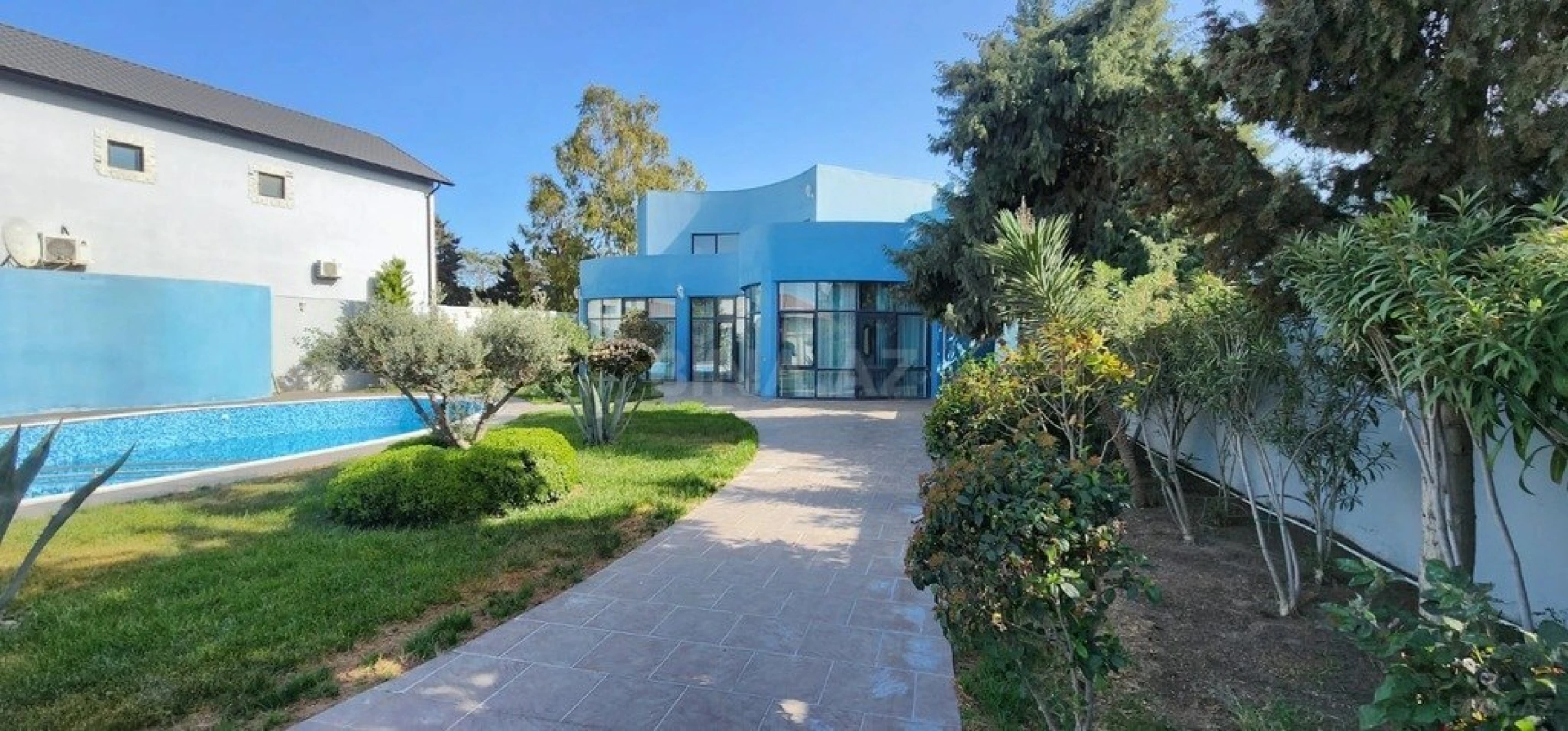 Kirayə verilir 5 otaqlı həyət evi 380 m²