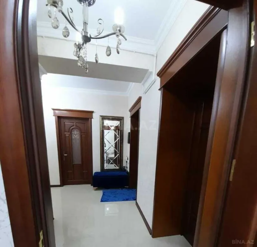 Satılır 4 otaqlı mənzil 105 m²