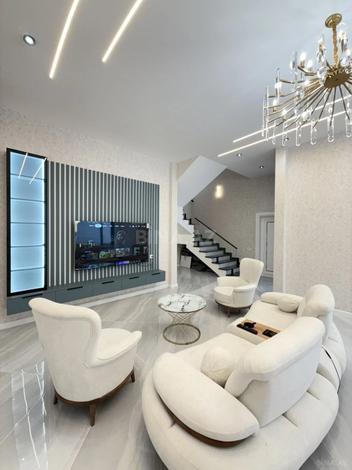 Satılır 5 otaqlı həyət evi 245 m²