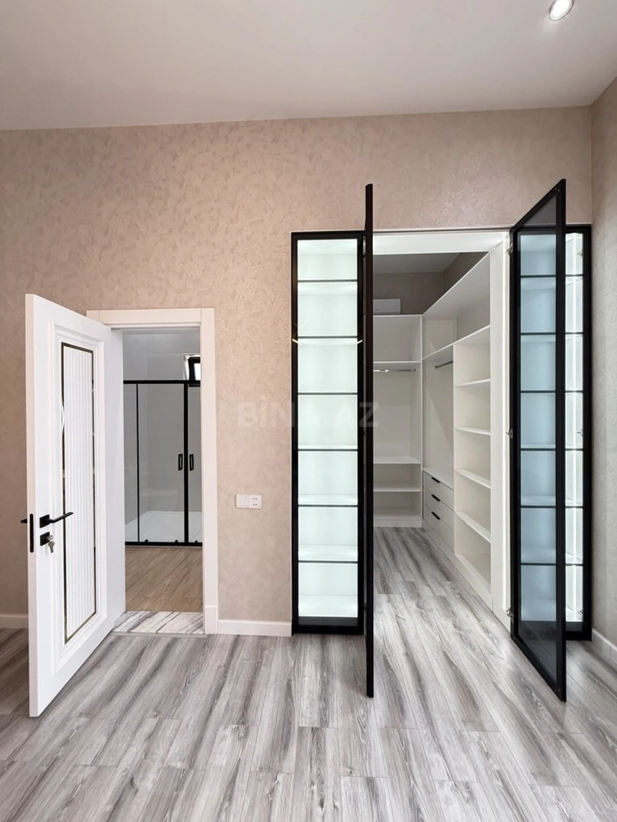 Satılır 5 otaqlı həyət evi 245 m²