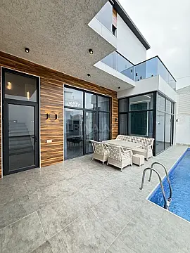 Satılır 5 otaqlı həyət evi 245 m²