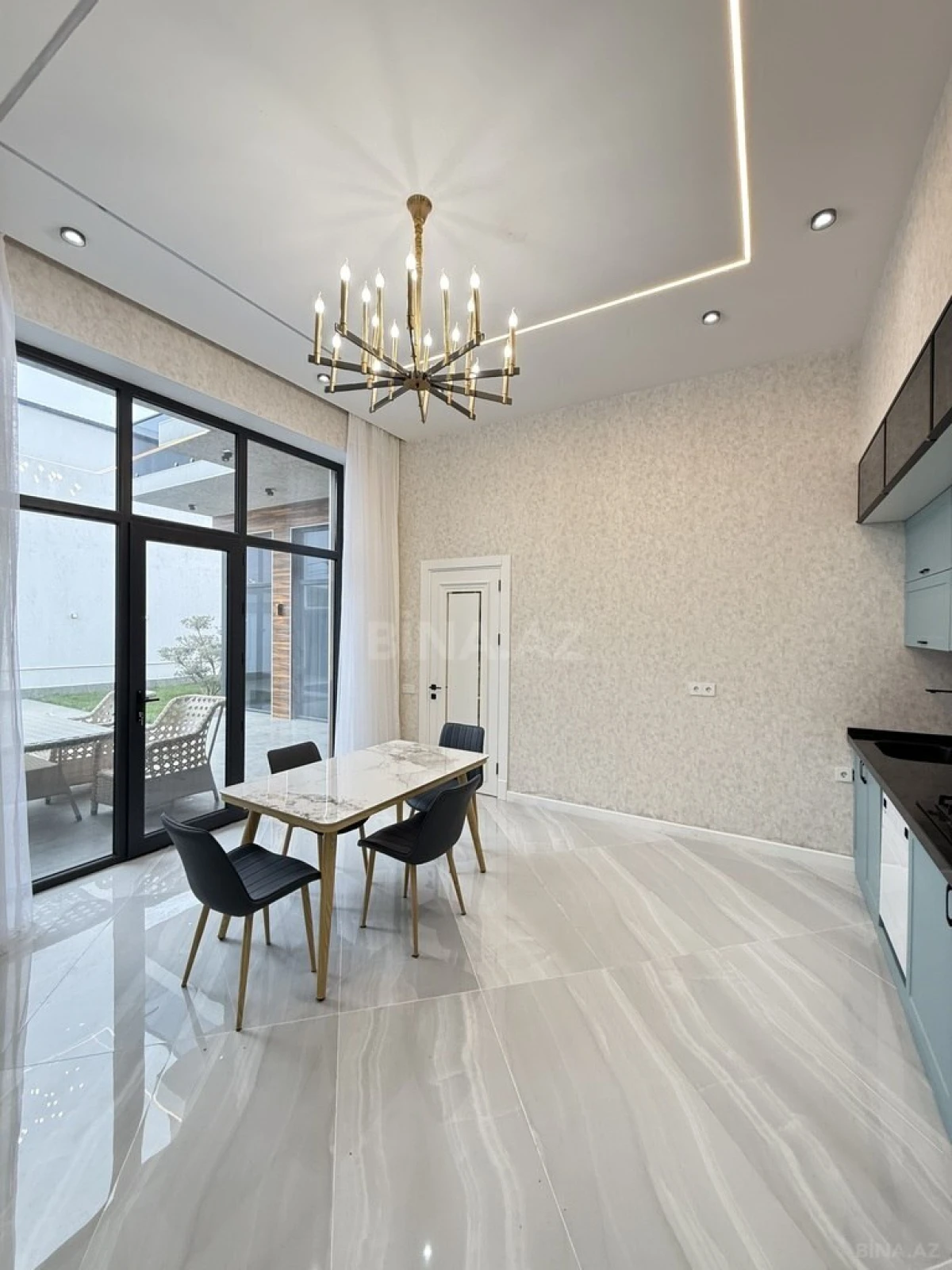 Satılır 5 otaqlı həyət evi 245 m²