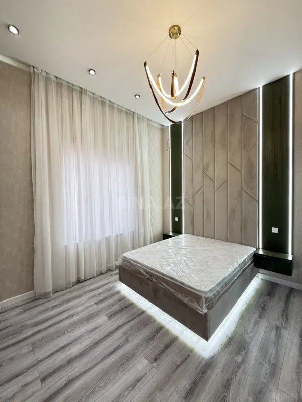 Satılır 5 otaqlı həyət evi 245 m²