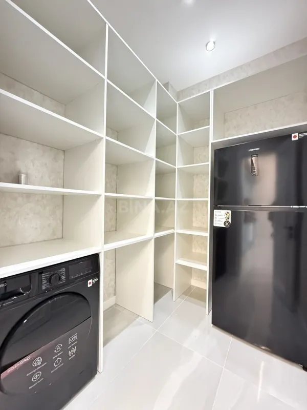 Satılır 5 otaqlı həyət evi 245 m²