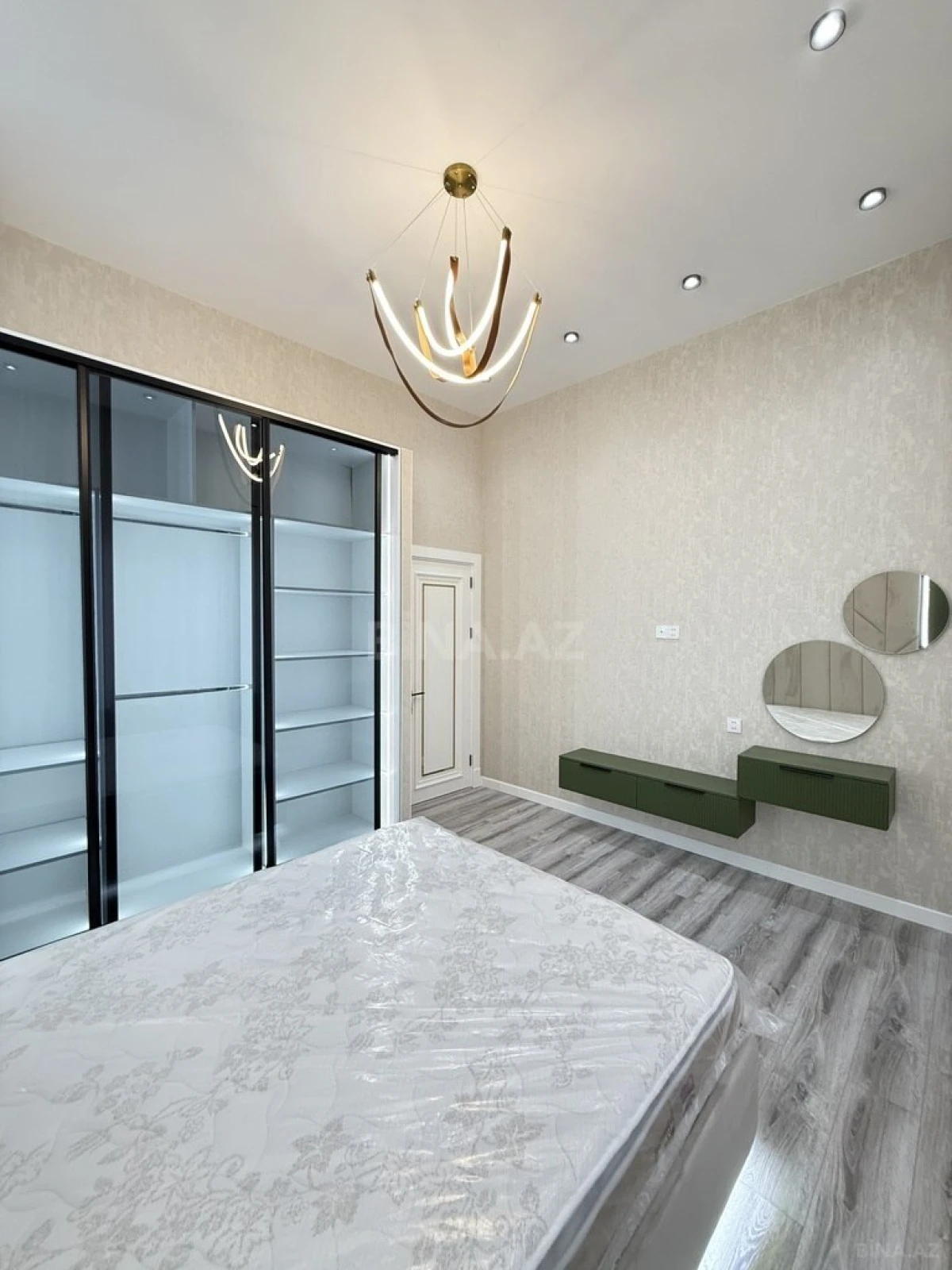 Satılır 5 otaqlı həyət evi 245 m²