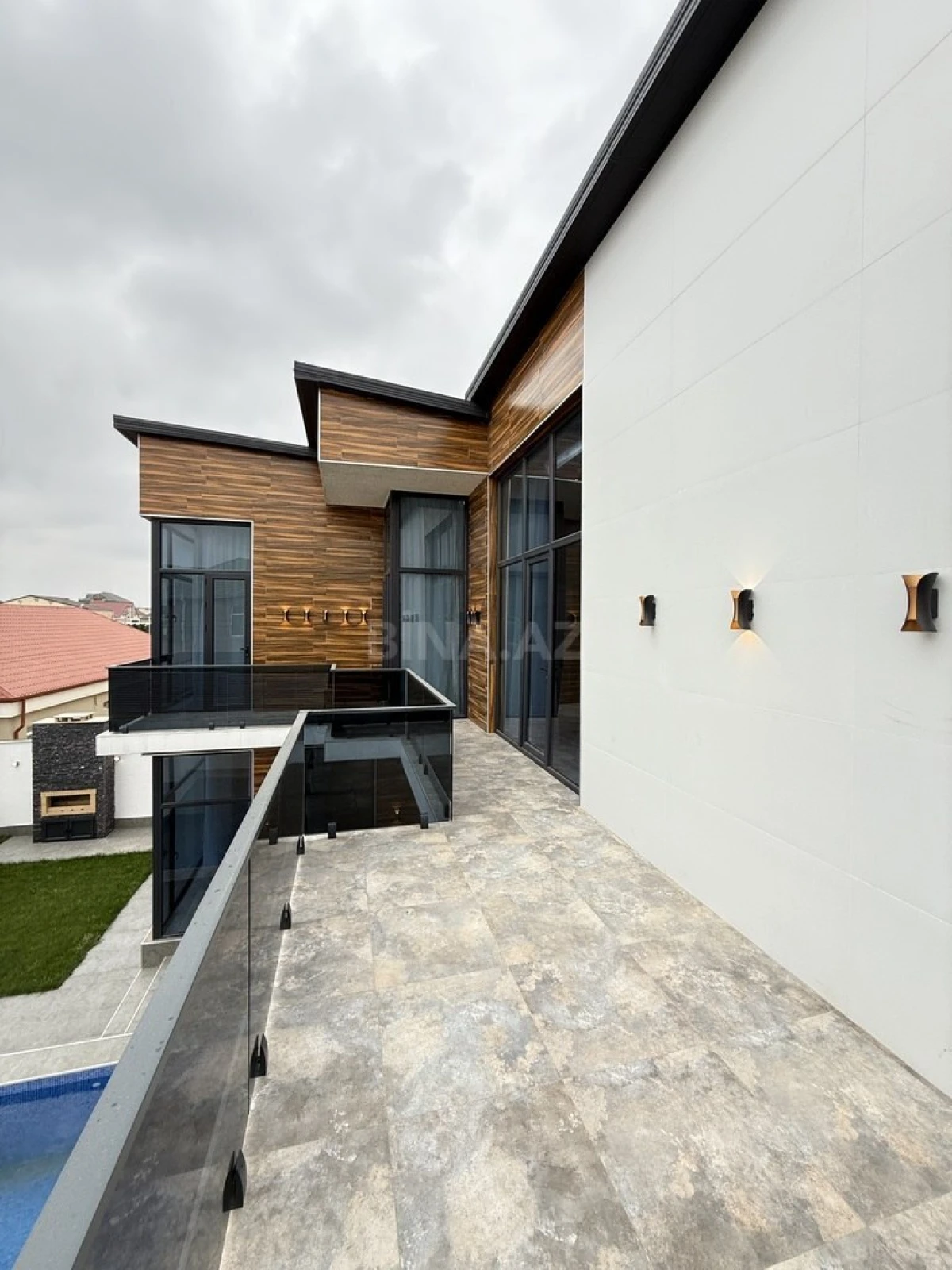 Satılır 5 otaqlı həyət evi 245 m²