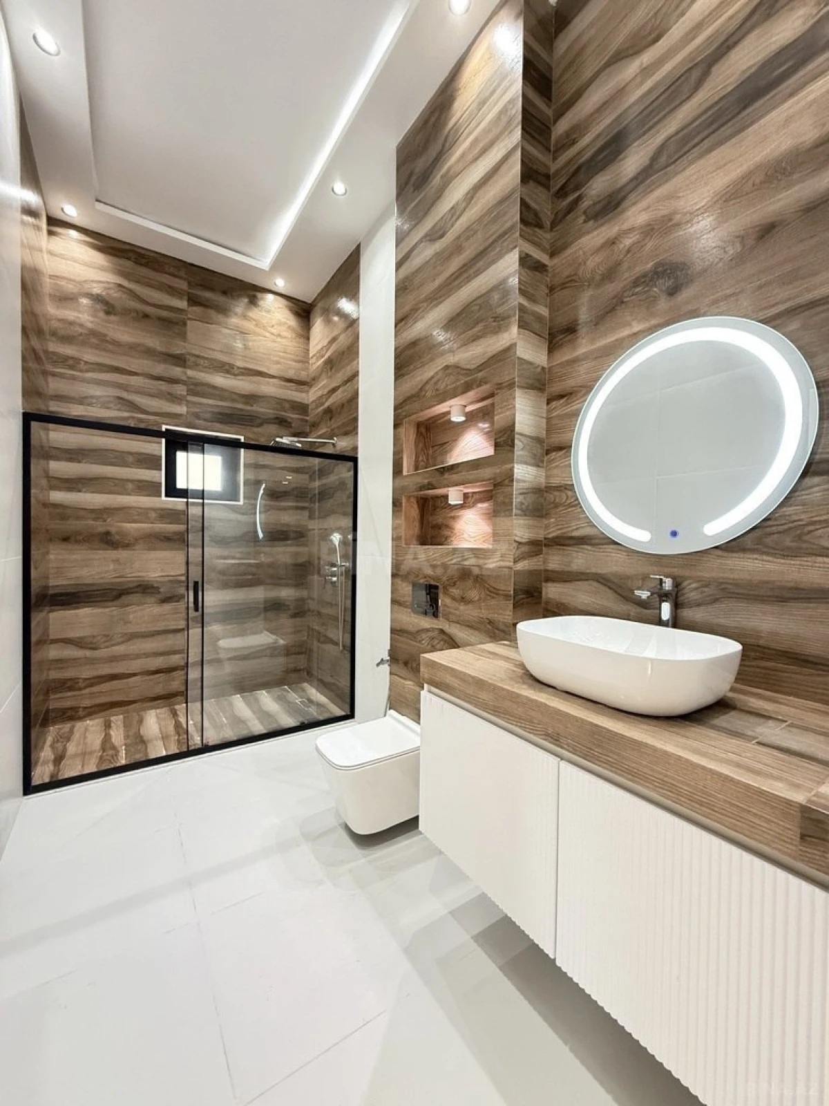 Satılır 5 otaqlı həyət evi 245 m²