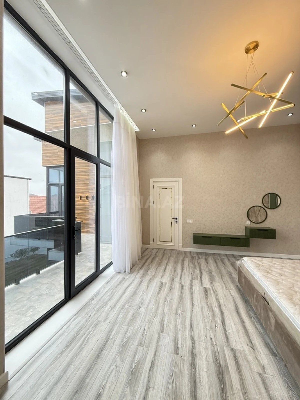 Satılır 5 otaqlı həyət evi 245 m²