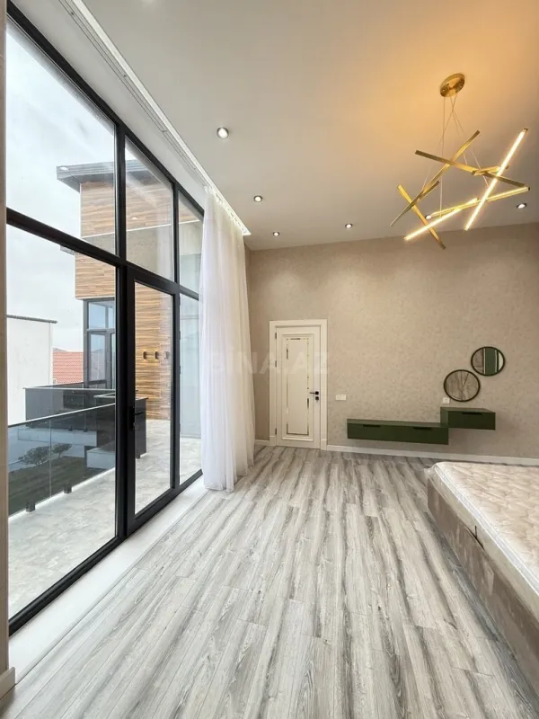 Satılır 5 otaqlı həyət evi 245 m²