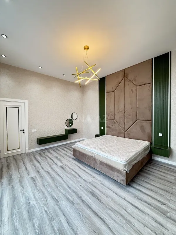 Satılır 5 otaqlı həyət evi 245 m²