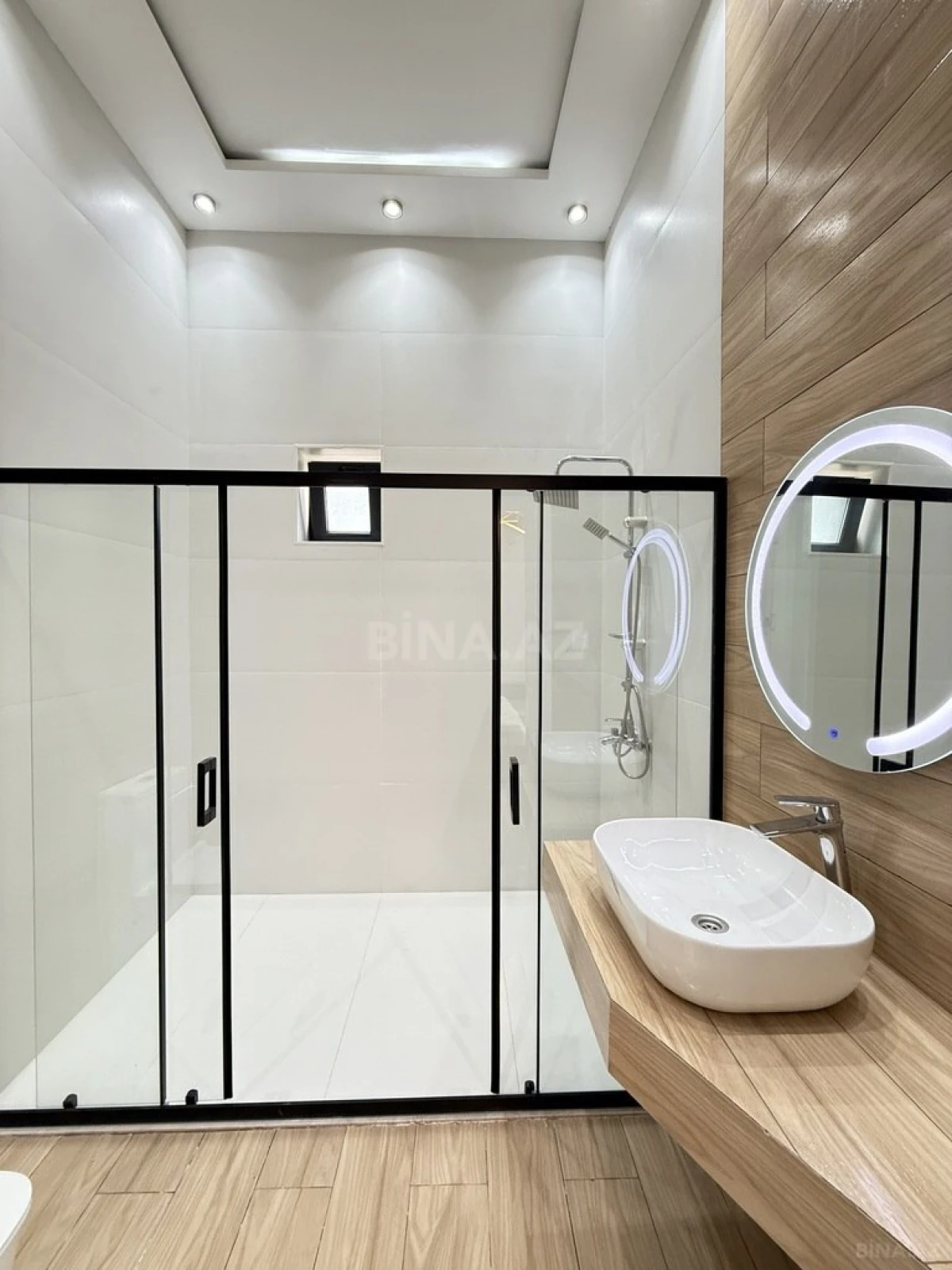 Satılır 5 otaqlı həyət evi 245 m²