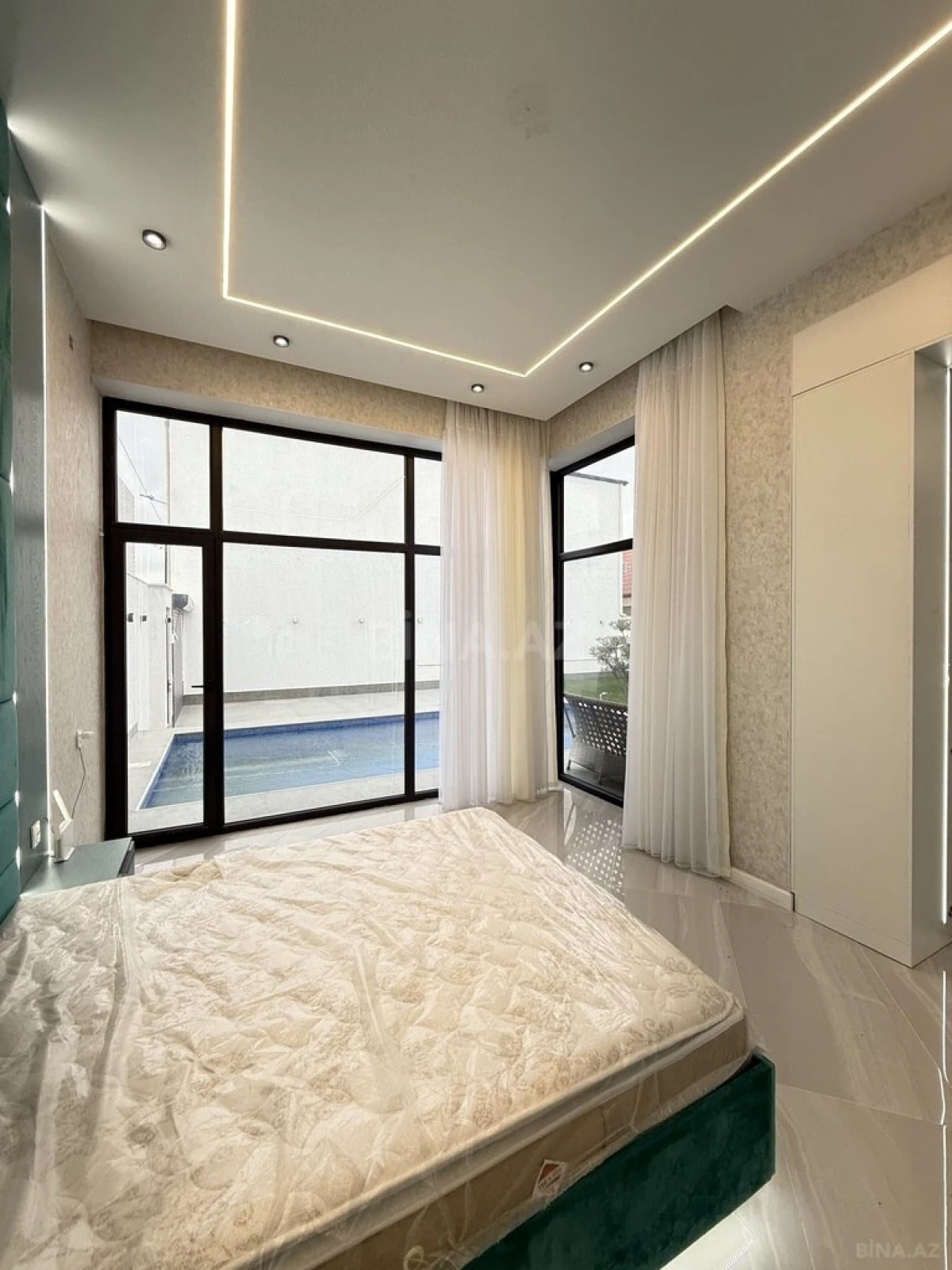 Satılır 5 otaqlı həyət evi 245 m²